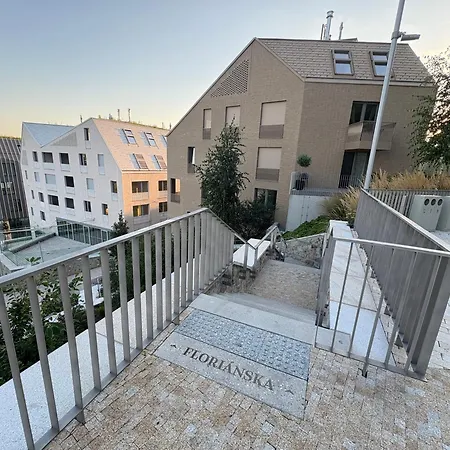 Royal Under The Castle With Ufo View & Free Private Parking 브라티슬라바