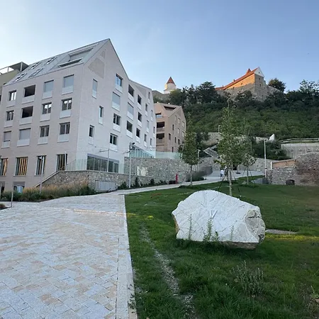 Appartement Royal Under The Castle With Ufo View & Free Private Parking Bratislava